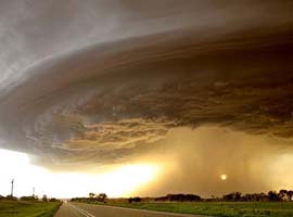 Çin'de tropikal fırtına alarmı