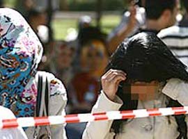 Açıköğretim sınavında peruk skandalı