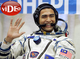 İlk Müslüman astronot uzayda - Video