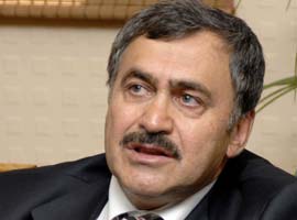 Bakan Eroğlu büyük tehlike atlattı