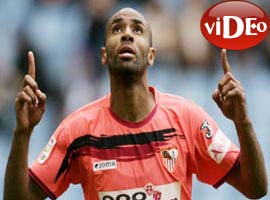 Sahada futbolcu bıçaklandı - Video