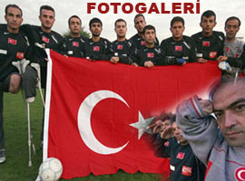 Gazi futbolculardan onurlu haykırış