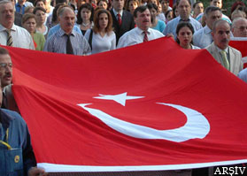 Şehitler için Hakkari'de tören