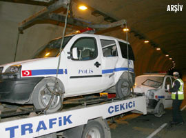 Bingöl'de polis aracı tarandı 