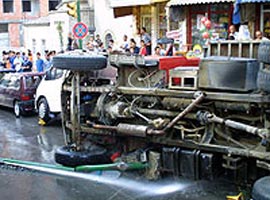 Kamyon 9 aracı ezdi