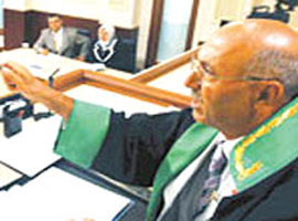 Mahkemede avukat, sette hakim