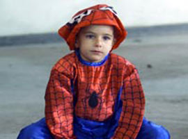 Çocuklar 'Örümcek Adam'ın ağına düştü 