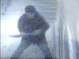 Baltayla bankaya saldırdı