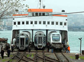 Hızlı tren feribotu zorladı