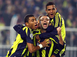 G.Saray'ın ünvanına göz diktiler