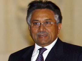 Müşerref üniformasını çıkarıyor