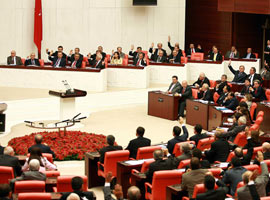 Bütçe görüşmeleri renkli başladı