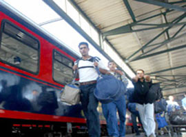 Haydarpaşa'daki tren seferleri 1 yıl uzatıldı