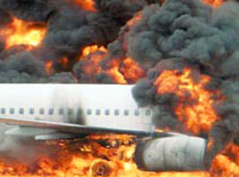 İki yolcu uçağı havada çarpıştı