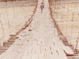 Nepal'de asma köprü faciası