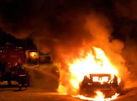 İstanbul'da 3 araç daha yakıldı