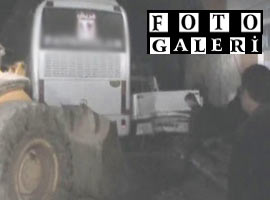 7 aracı ezerek ancak durabildi - Foto