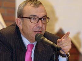 İlk aday Ayhan Bermek