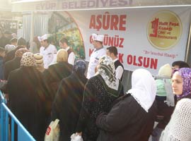 Halit Paşa konağında aşure  ikramı