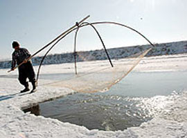 Kızılırmak'ta 'Eskimo' usulü balık avı