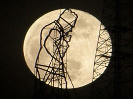 Ata'nın silüeti Ay'da