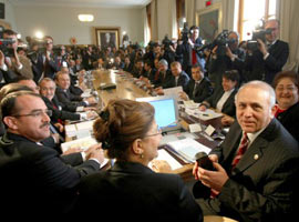 Başörtüsü 'komisyondan' geçti