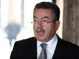 'Ben, hükümetin emir eri değilim'