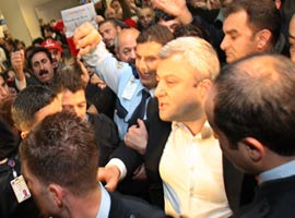 Özkan Başbakan gibi karşılandı