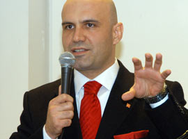 Çömez, AK Parti'den ihraç edildi