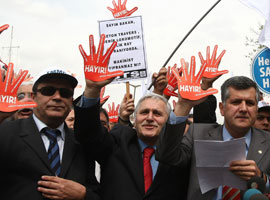 Eylem sırasında korkutan patlama