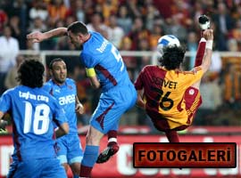 Galatasaray yarışı bırakmıyor